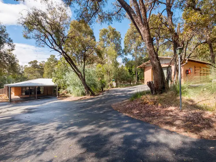 18 Carlisle Road, Kalamunda WA 6076