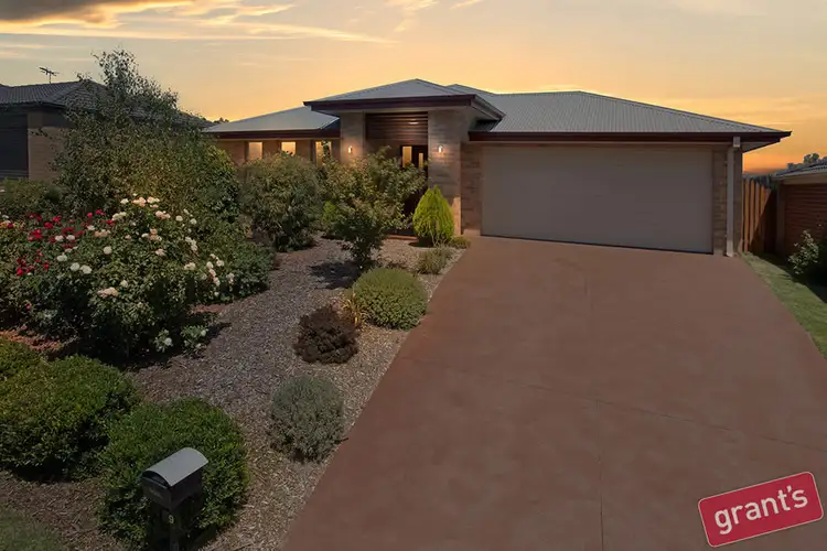 9 Doonie Way, Pakenham VIC 3810