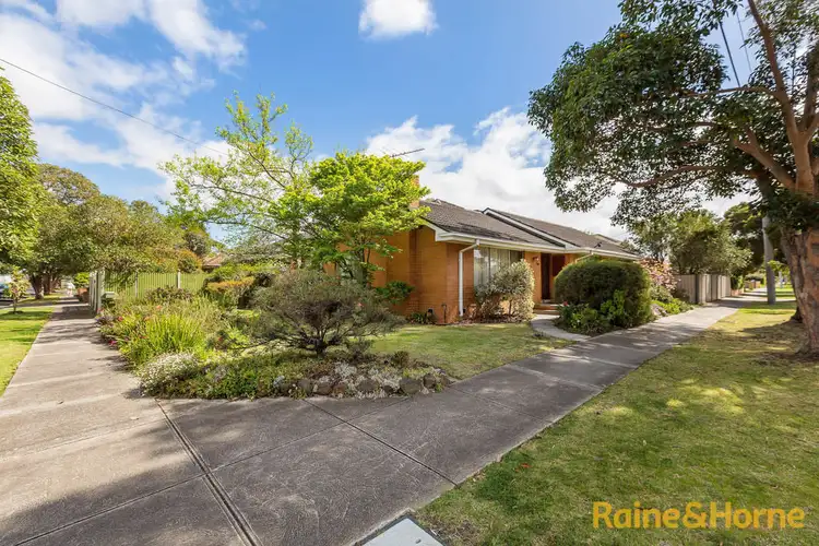 2 Lindwood Ave, Altona VIC 3018