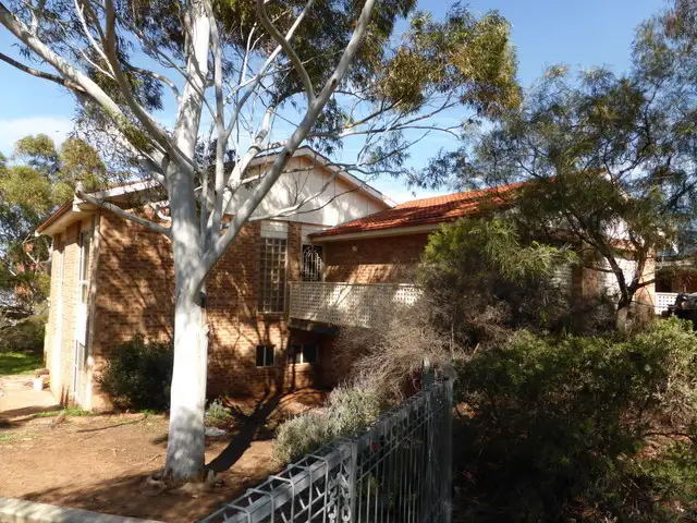 6 Monica Close, Parkes NSW 2870