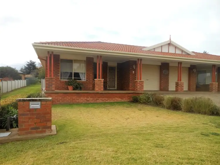 2/32 Pineview Circuit, Young NSW 2594