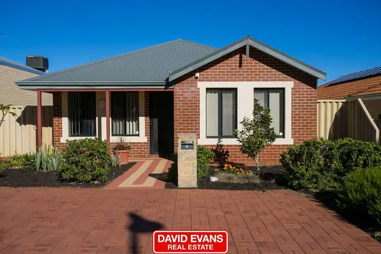 3 Bonington Parkway