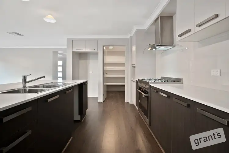 Fifth view of Homely house listing, 7 Illes Court, Berwick VIC 3806