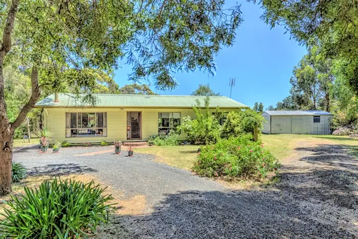 24 Grevillea Drive, Enfield VIC 3352