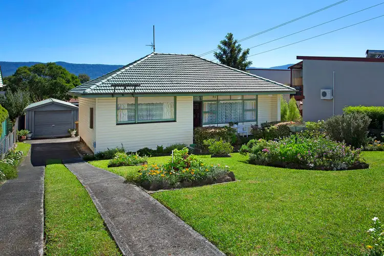 8 Kent Road, Dapto NSW 2530