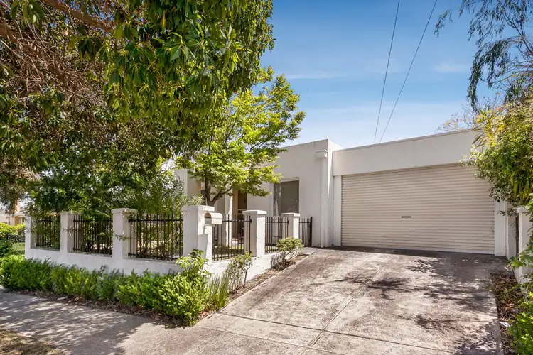 1/3 Calvin Cres, Doncaster East VIC 3109