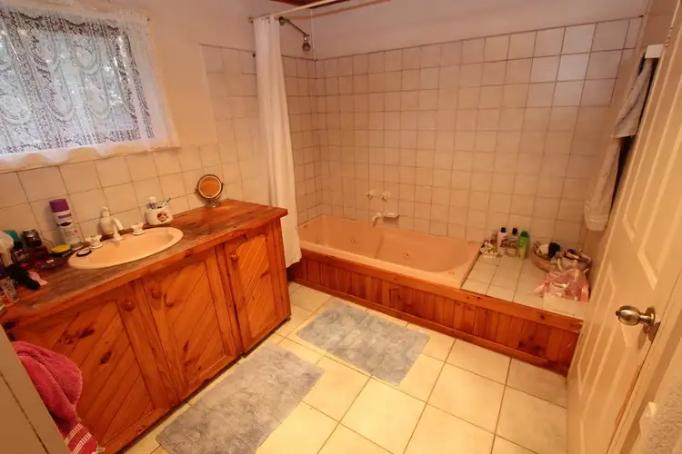 Fifth view of Homely house listing, 8 Forest Court, Enfield VIC 3352