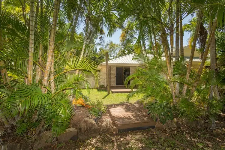 25 Johnson Avenue, Seaforth QLD 4741