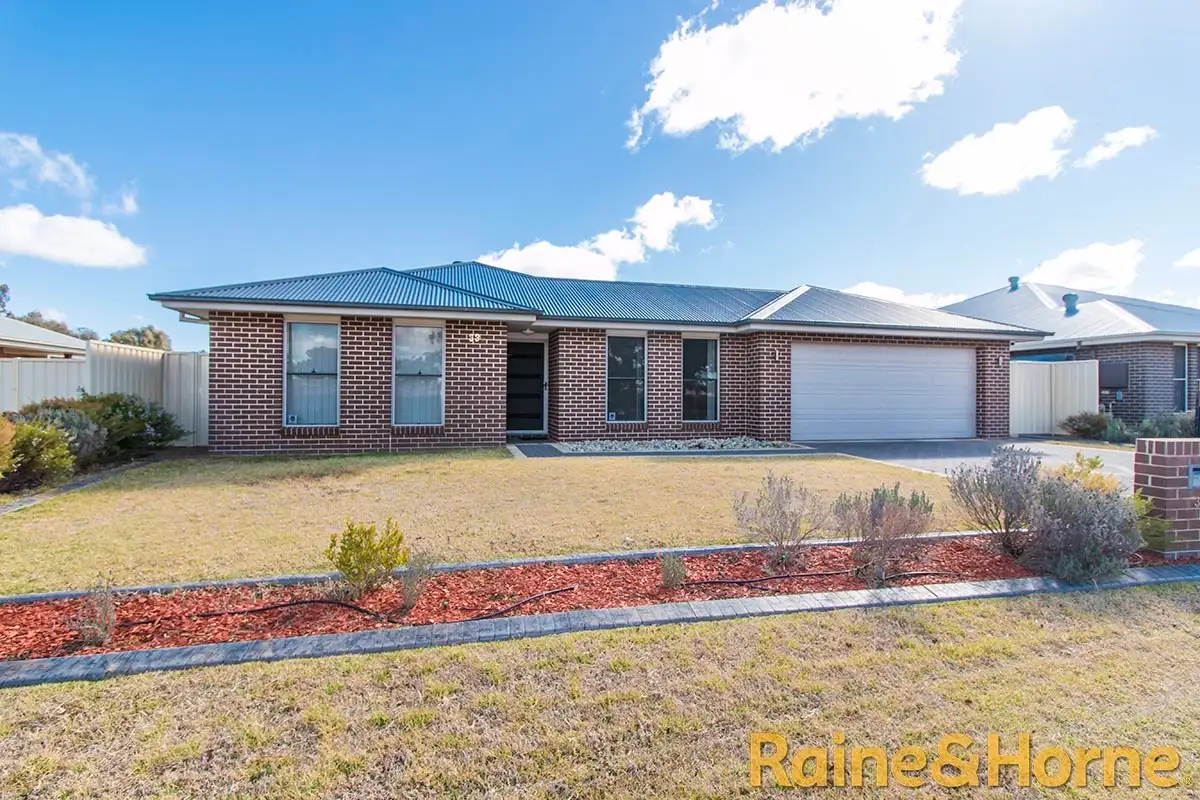 Main view of Homely house listing, 33 Durum Circuit, Dubbo NSW 2830