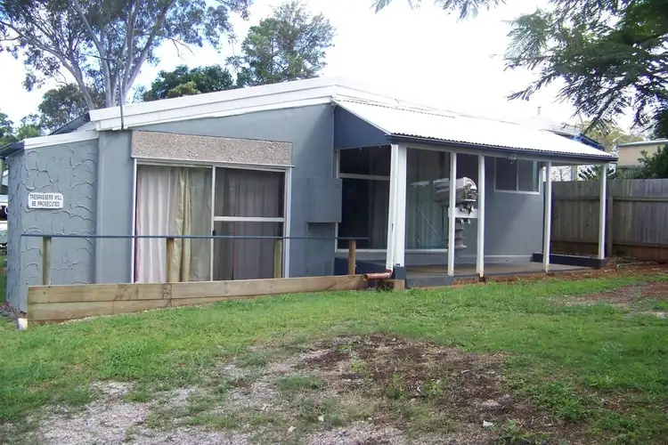 17 MICHAEL AV, Lamb Island QLD 4184