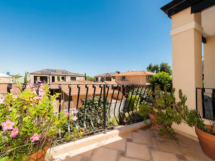 2/69 Osborne Street, Joondanna WA 6060