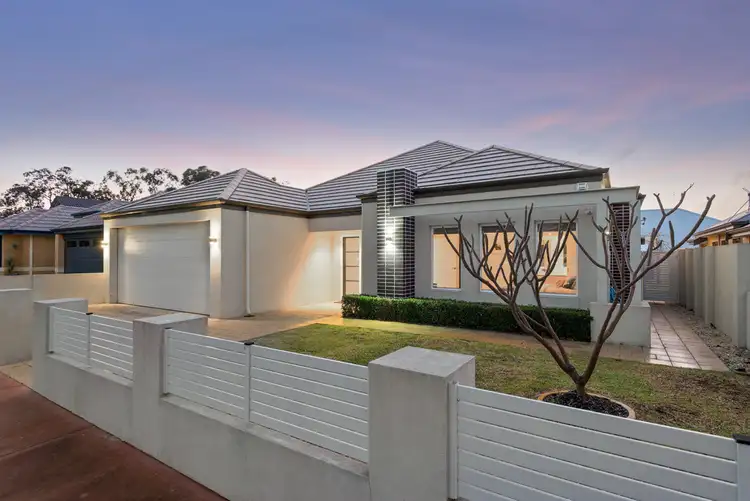 5 Pexton Drive, South Guildford WA 6055