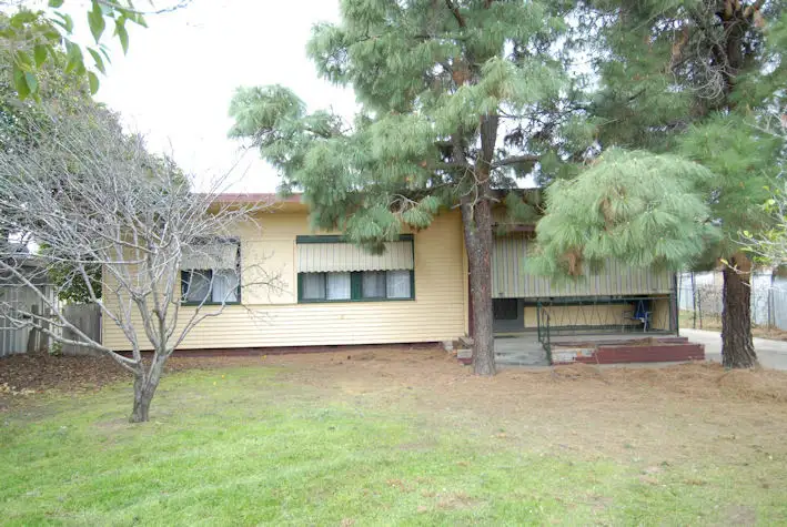 Main view of Homely house listing, 5 ROBERTSON CRESCENT, Deniliquin NSW 2710