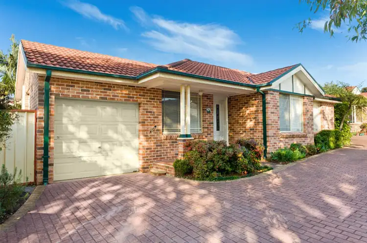 61 Maclaurin Avenue, East Hills NSW 2213