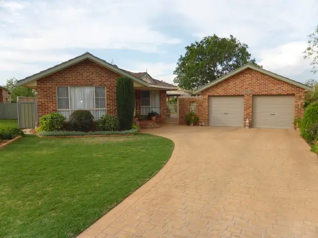 9 Cobden Place, Parkes NSW 2870