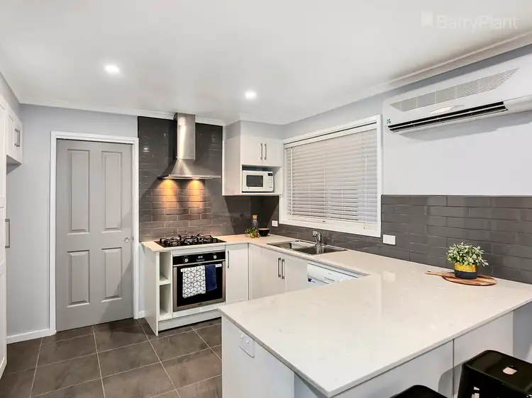 2/9 Fortuna Avenue, Croydon VIC 3136