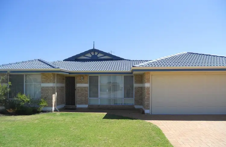 9 Narooma Close