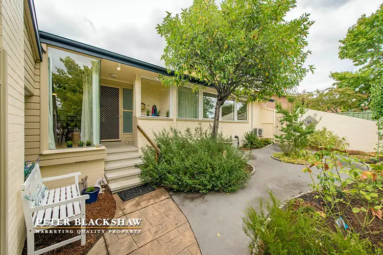 8 Hellyer Street, Holder ACT 2611