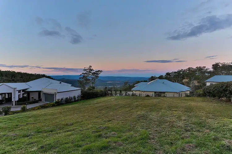 2a Mackenzie St, Mount Lofty QLD 4350