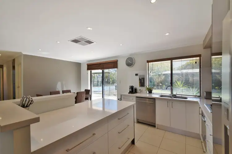 20 Warburton Drive, Woodcroft SA 5162