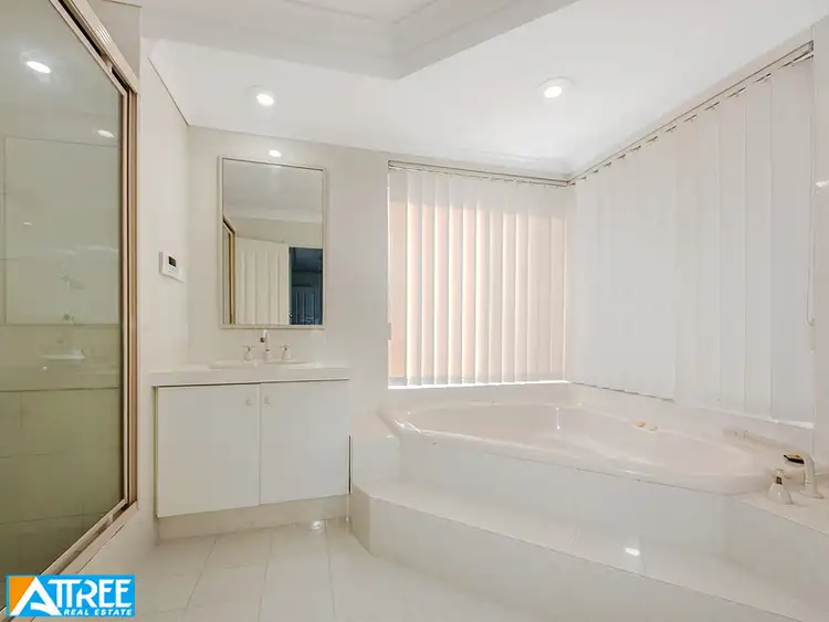 Fourth view of Homely house listing, 10 Sloan Court, Thornlie WA 6108