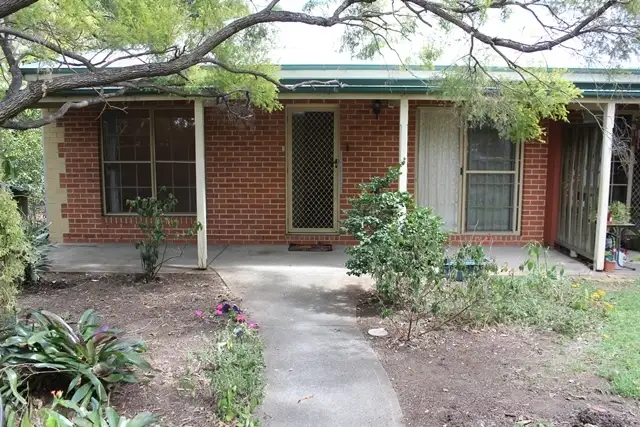 113 South Station Road, Silkstone QLD 4304