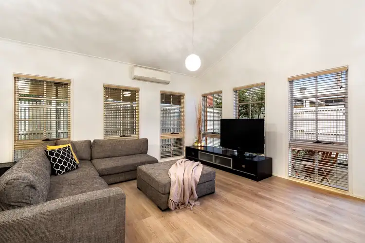2/8 Thomas Street, Port Melbourne VIC 3207