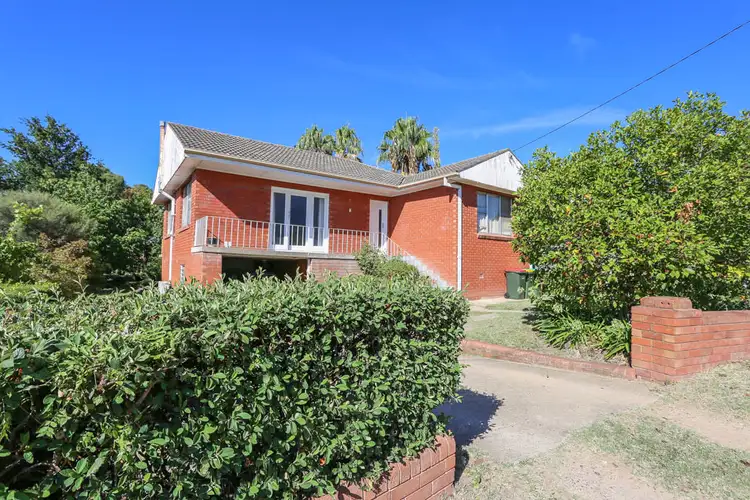 8 Isaacs Street, West Bathurst NSW 2795