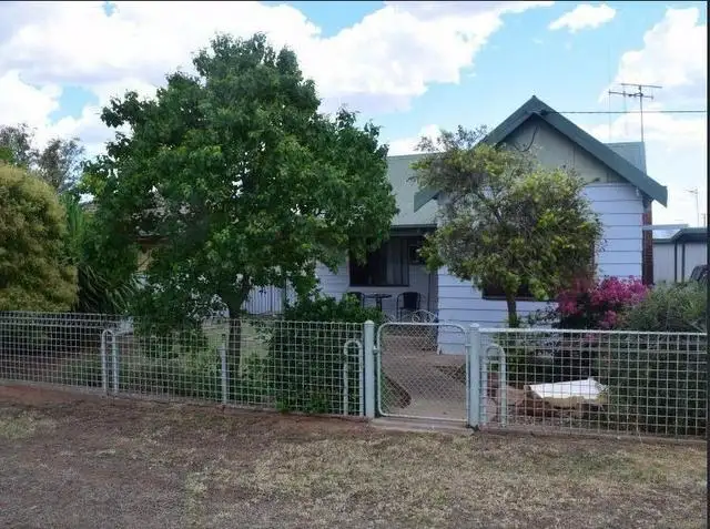 85 Victoria Street, Parkes NSW 2870