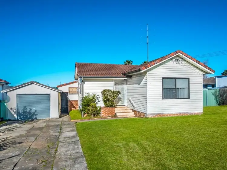 8 Hoskins Avenue