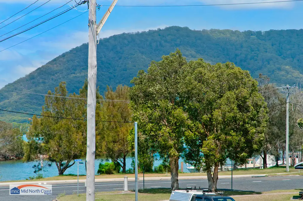 Main view of Homely unit listing, 1/2 Woodford Rd, North Haven NSW 2443