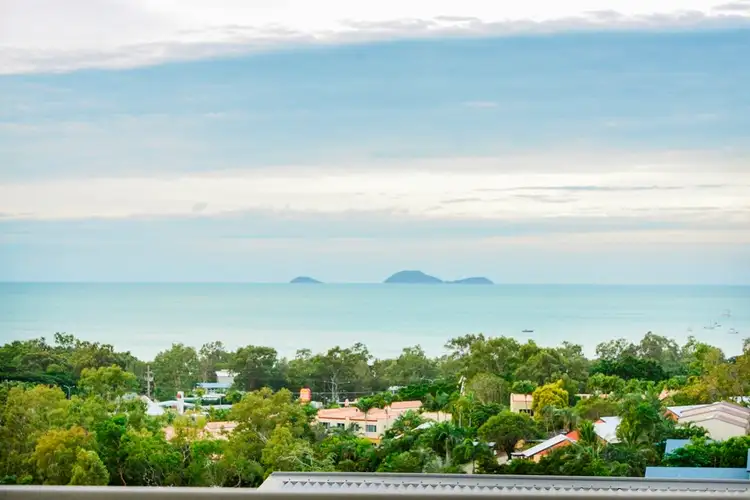 10/13 Border Drive, Cannonvale QLD 4802