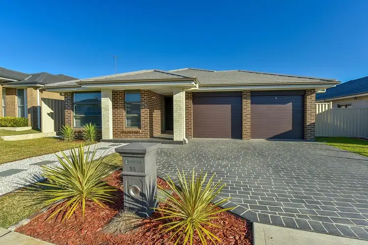 28 Easton Avenue, Spring Farm NSW 2570