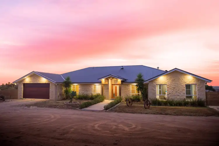 33 Old Monteagle Road, Young NSW 2594