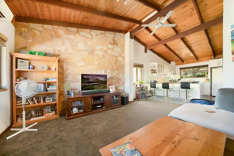 8A Comrie Court, Baynton WA 6714