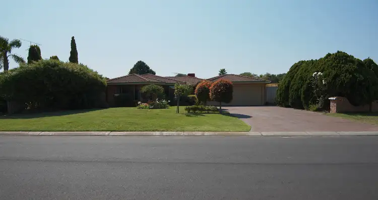 8 Fernando Place, Safety Bay WA 6169