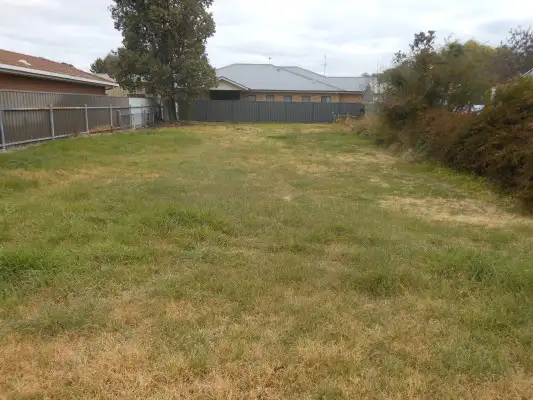 22 Gordon, Young NSW 2594