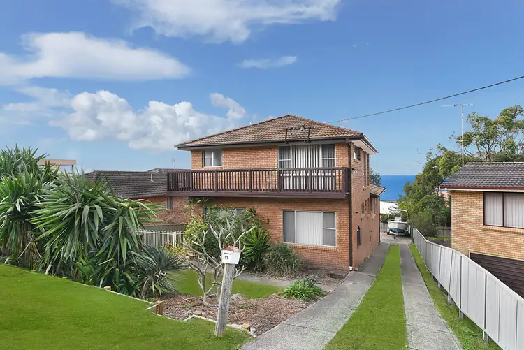 11 Oceanview Pde, Caves Beach NSW 2281