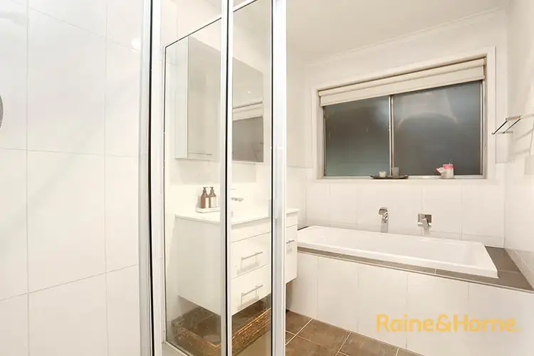 Fifth view of Homely house listing, 5 Aroona Court, Aberfeldie VIC 3040