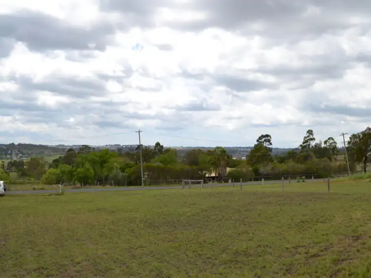 25 Clifford Street, Meringandan West QLD 4352