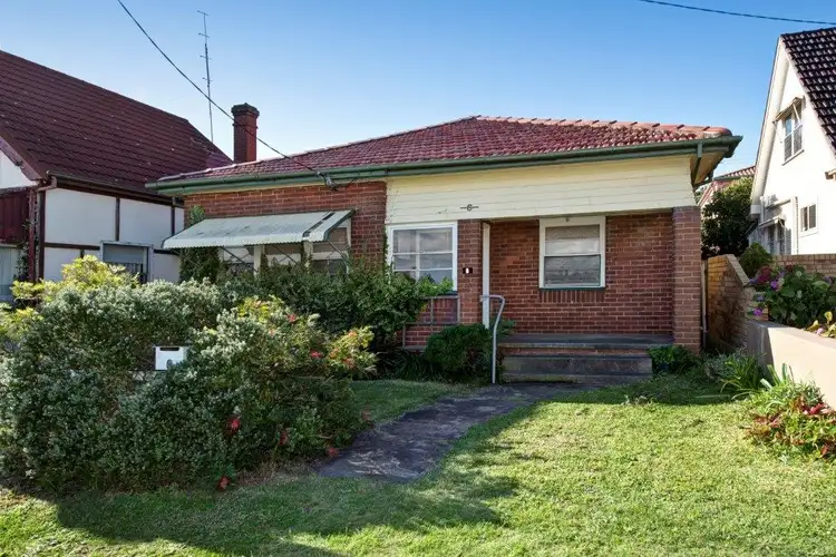 6 Hunter Street, Stockton NSW 2295