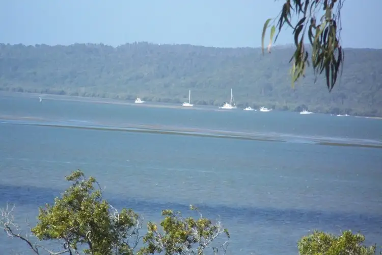 12 LOVELL PDE, Lamb Island QLD 4184