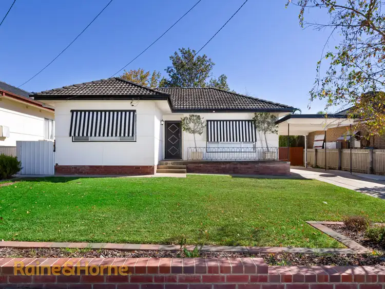 49 Tichborne Crescent, Kooringal NSW 2650