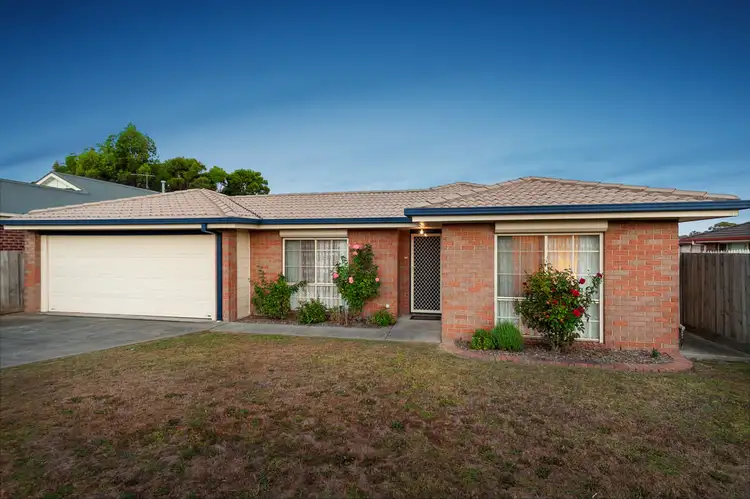 60 Dunbarton Drive, Pakenham VIC 3810
