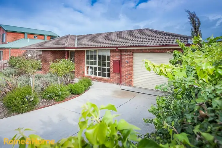 Third view of Homely house listing, 3 Windarra Court, Sunbury VIC 3429