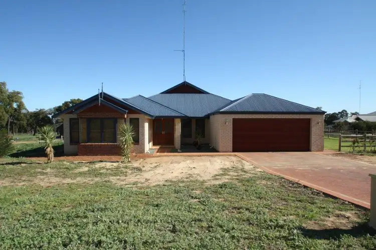 18 Brookside Grange, Waroona WA 6215