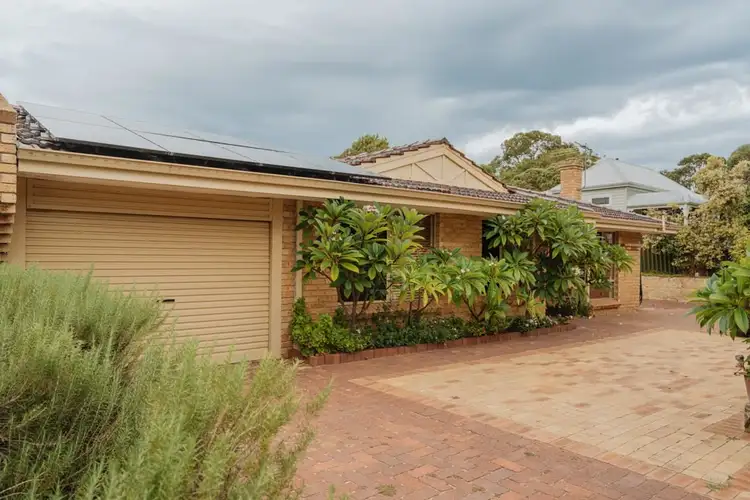 6 Cleopatra Street, Palmyra WA 6157