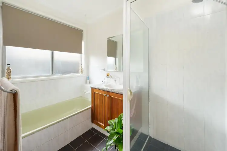 Seventh view of Homely house listing, 6 Sapphire Circuit, Wodonga VIC 3690