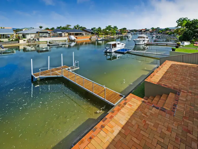 10 Seaspray Street, Paradise Point QLD 4216