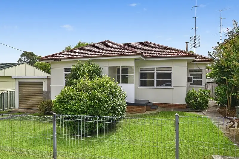Main view of Homely house listing, 21 Kinarra Avenue, Wyoming NSW 2250